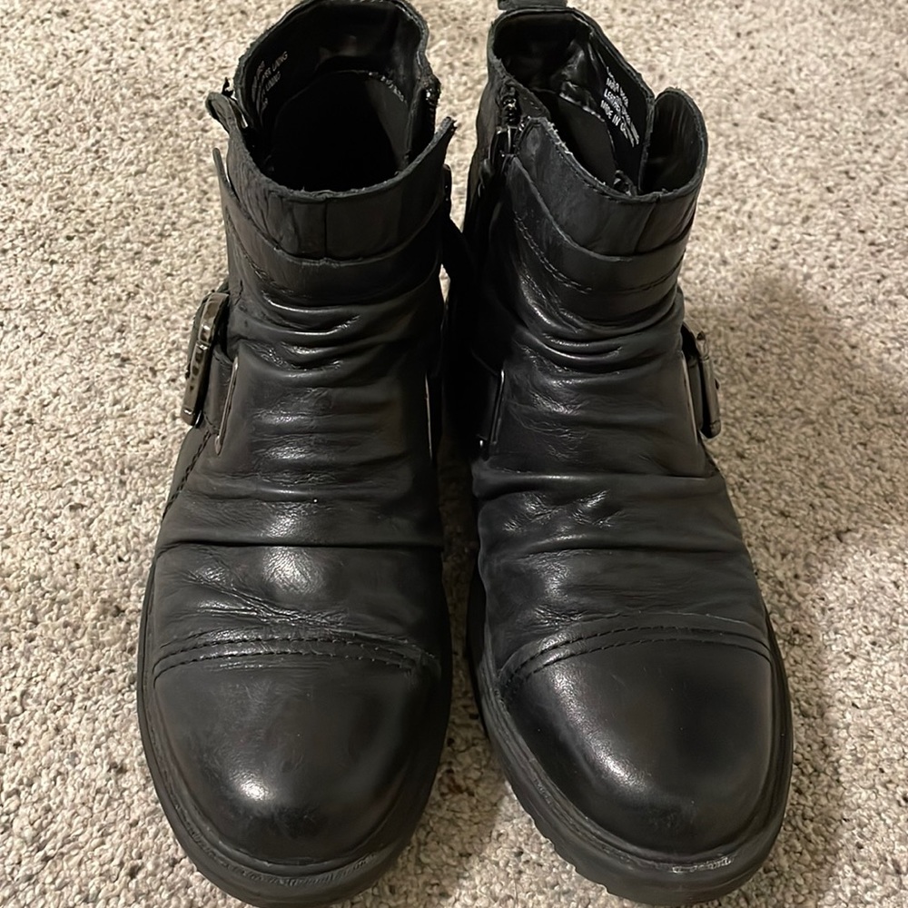 Earth Jericho black bootie 6.5 med